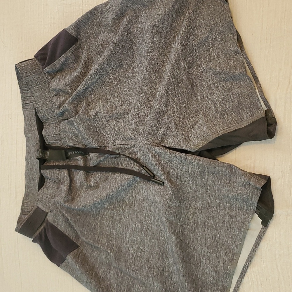 Lululemon Mens size S shorts